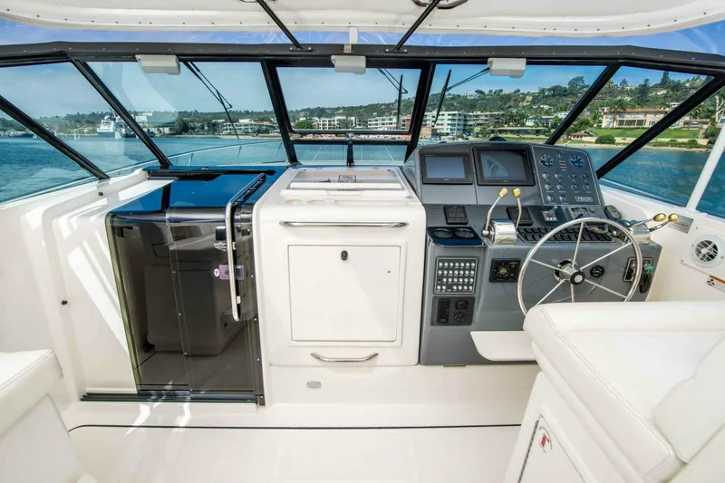 Slide: The Image of 2000 Tiara 41 Open - Helm - 5685370