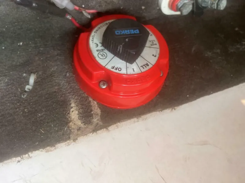 Slide: The Image of Battery Selector Switch - 5568352