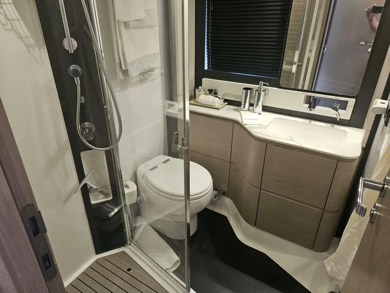 Slide: The Image of Azimut 66 2022 - 5565914