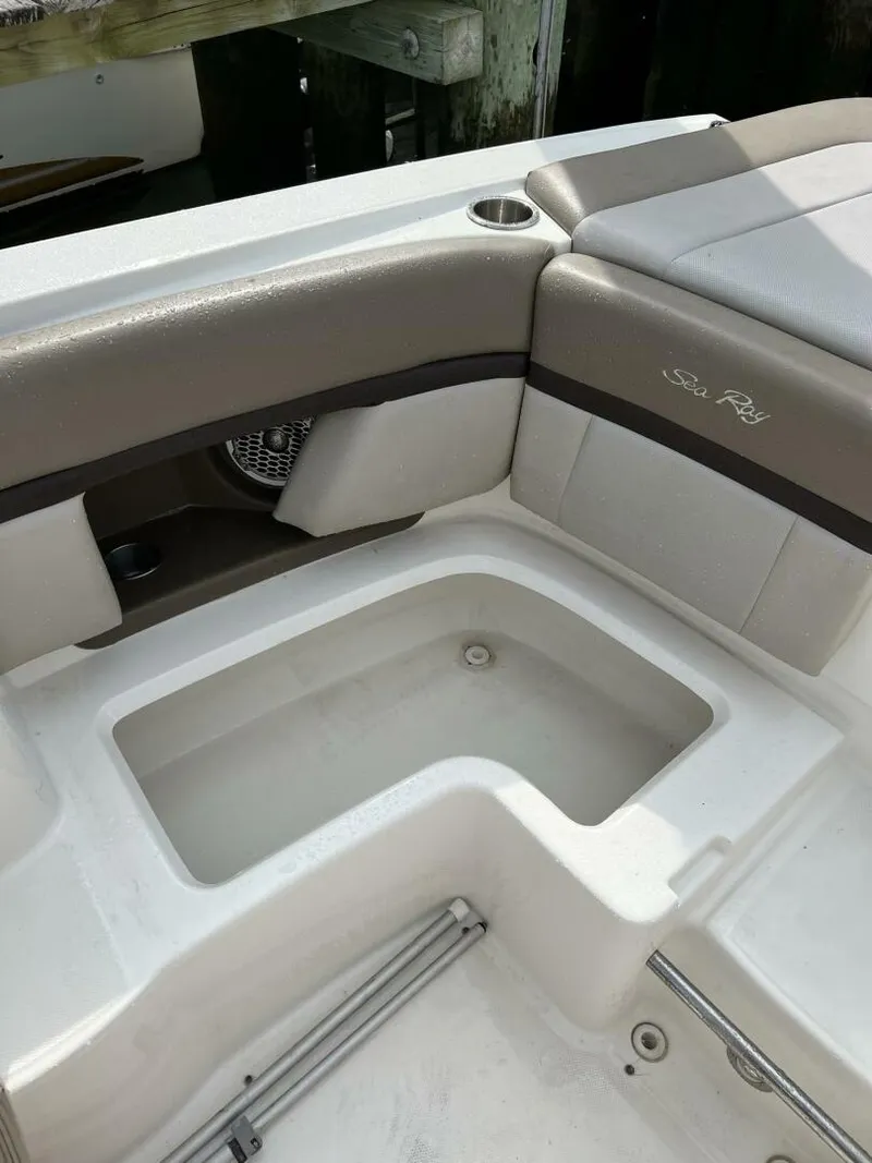 Slide: The Image of Sea Ray 27SLX 2011 - 5566221