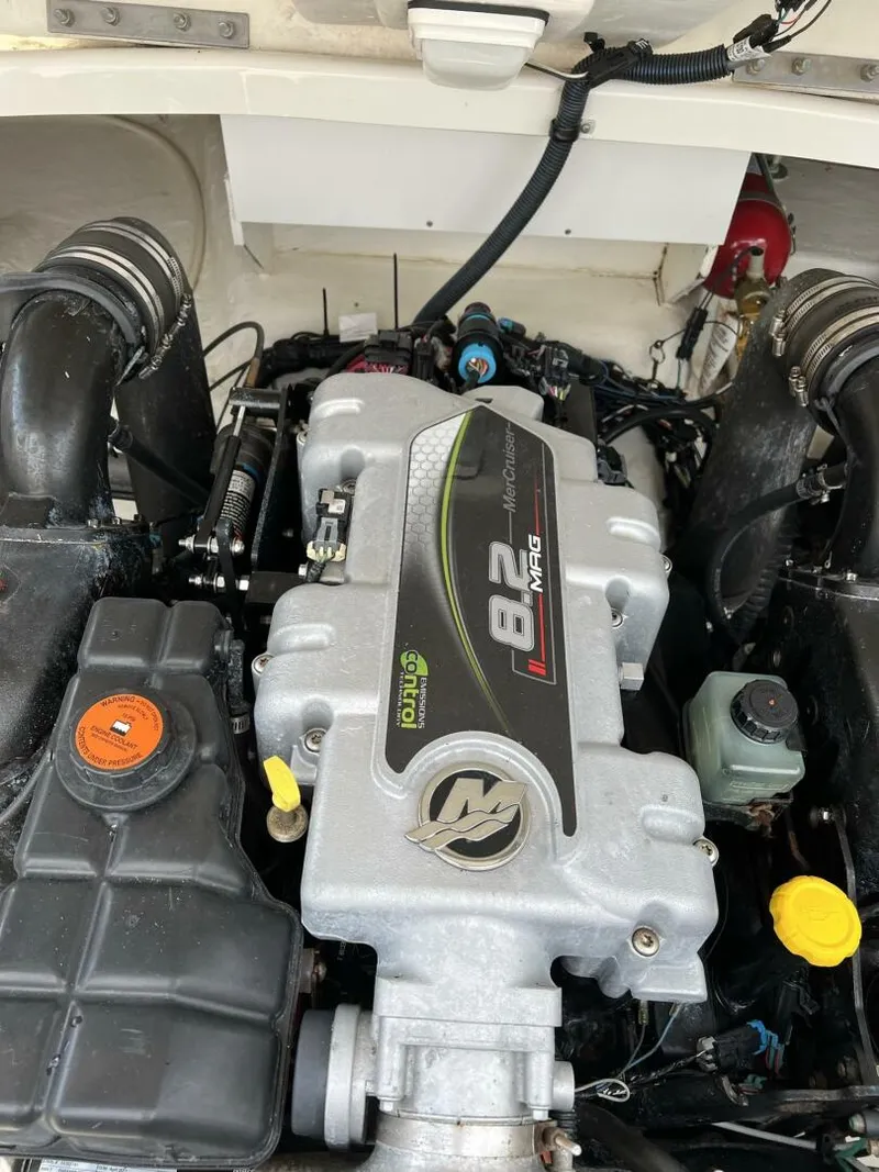 Slide: The Image of Sea Ray 27SLX 2011 - 5566196