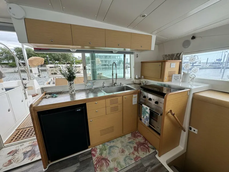 Slide: The Image of Lagoon 420 2008 - 5567280