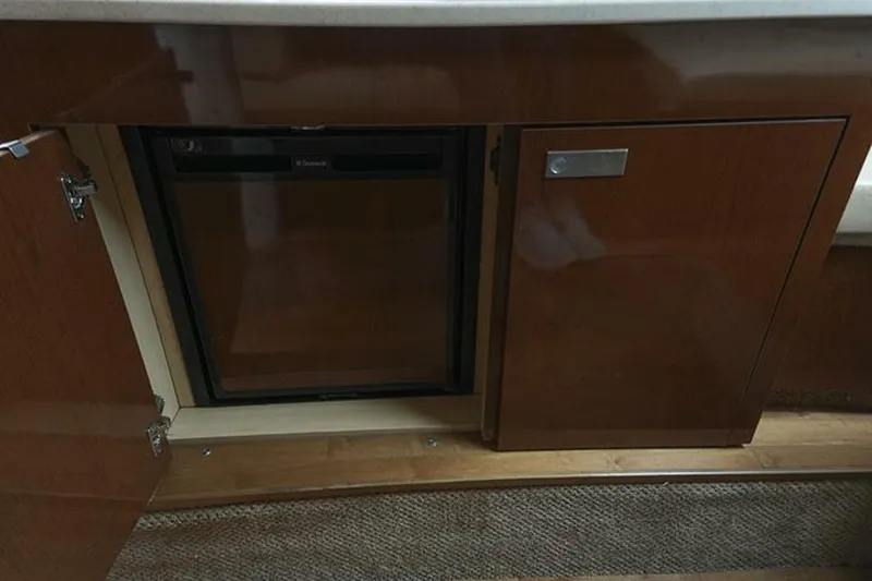 Slide: The Image of Sea Ray 310 Sundancer 2010 - 5568453