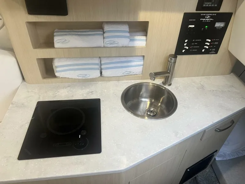 Slide: The Image of Regal 26 Express 2024 - 5568895