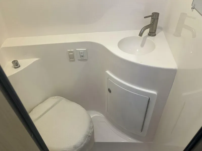 Slide: The Image of Regal 26 Express 2024 - 5568908