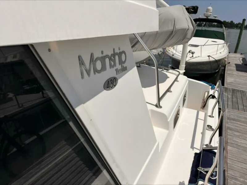 Slide: The Image of Mainship 430 Trawler 2002 - 5568930
