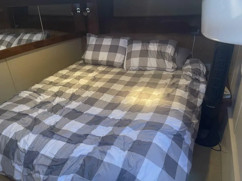 Slide: The Image of Meridian 411 Sedan 2006 - 5569900