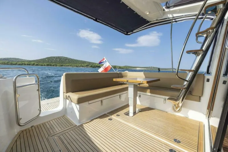 Slide: The Image of Nimbus 405 Flybridge 2025 - 5569615