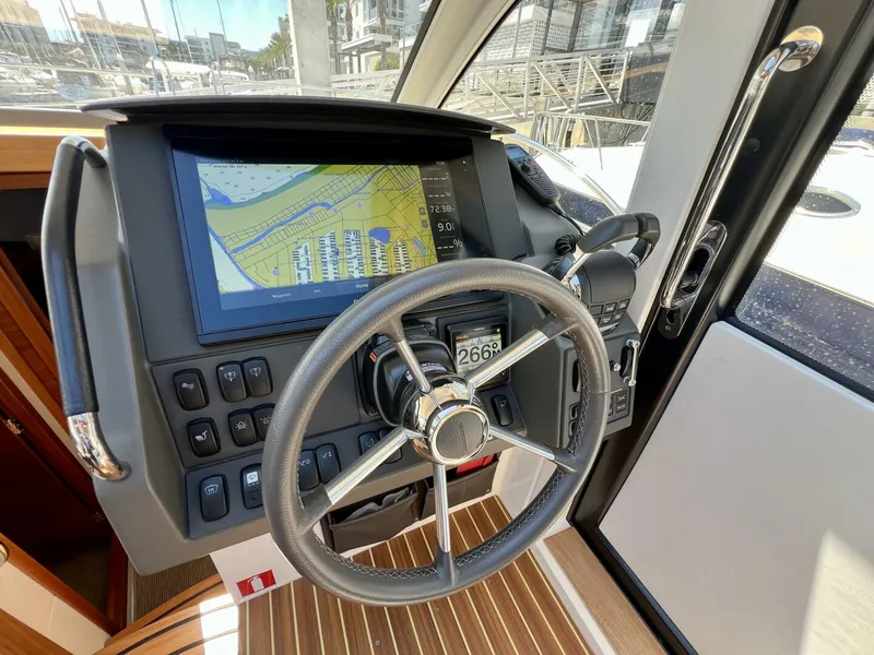 Slide: The Image of Nimbus 365 Coupe 2018 - 5570240