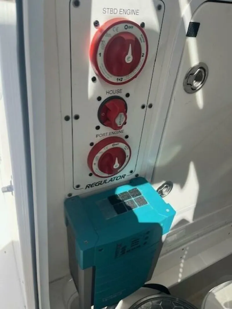 Slide: The Image of Regulator Marine 26 Forward Seating 2008 - 5678773