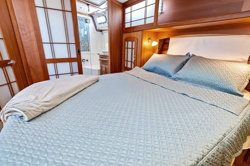 Slide: The Image of 2019 Sabre 48 Flybridge HIGHLANDER - 5573326