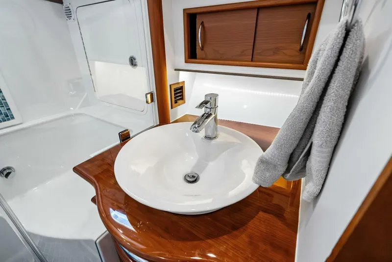 Slide: The Image of 2019 Sabre 48 Flybridge HIGHLANDER - 5573327