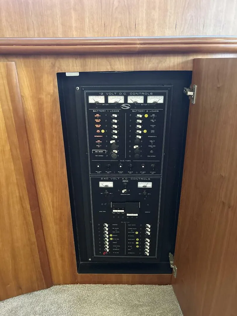 Slide: The Image of Silverton 42 Convertible 2002 - 5573059