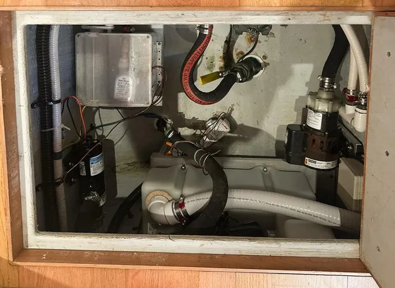 Slide: The Image of Silverton 42 Convertible 2002 - 5573072