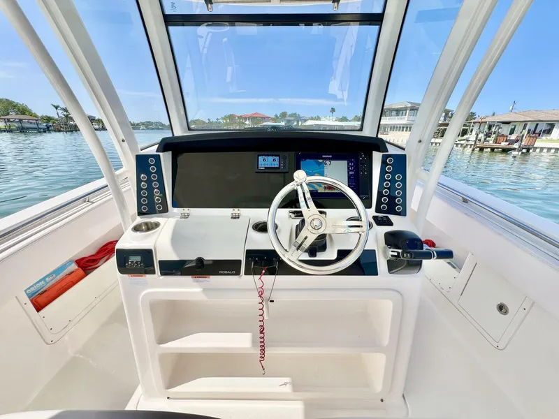 Slide: The Image of Robalo R302 2020 - 5573238