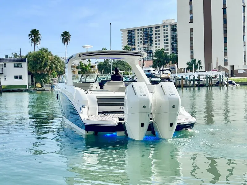 Slide: The Image of Sea Ray SLX 350 Outboard 2024 - 5573412