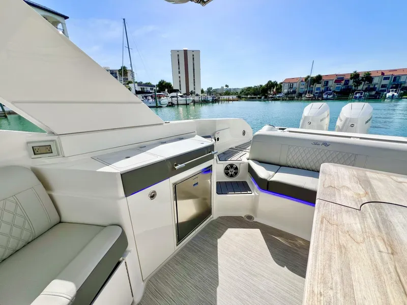 Slide: The Image of Sea Ray SLX 350 Outboard 2024 - 5573375