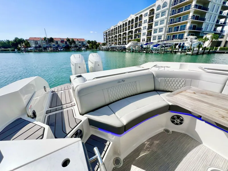 Slide: The Image of Sea Ray SLX 350 Outboard 2024 - 5573377