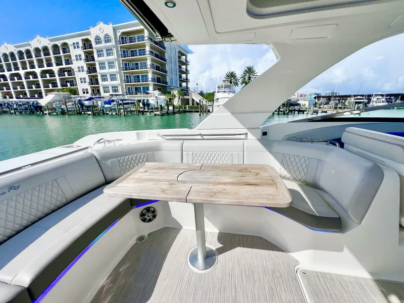 Slide: The Image of Sea Ray SLX 350 Outboard 2024 - 5573379