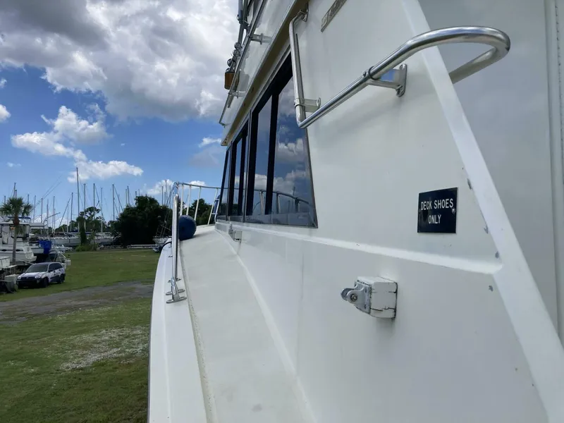 Slide: The Image of Hatteras Sport Fish 1985 - 5573916