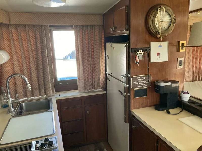 Slide: The Image of Hatteras Sport Fish 1985 - 5579838