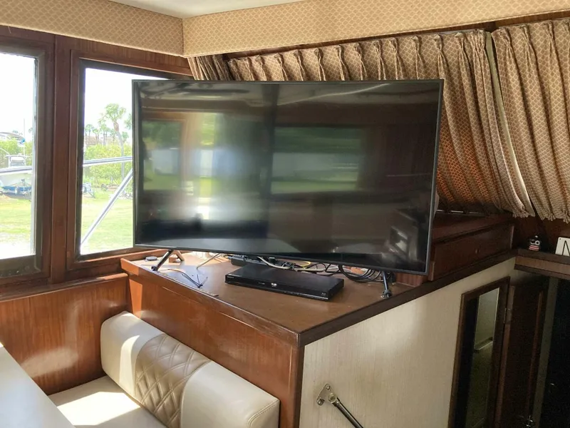 Slide: The Image of Hatteras Sport Fish 1985 - 5579840