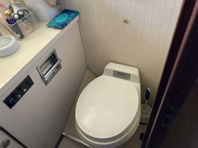 Slide: The Image of Hatteras Sport Fish 1985 - 5573882