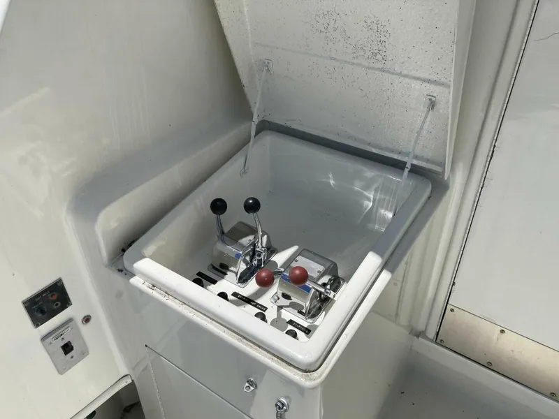 Slide: The Image of Hatteras Sport Fish 1985 - 5573863