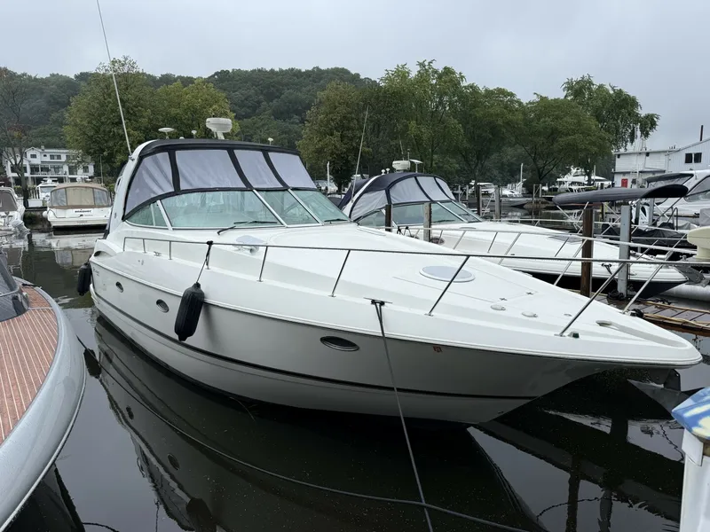 The Image of Cruisers 370 Express 2004 - 5574096