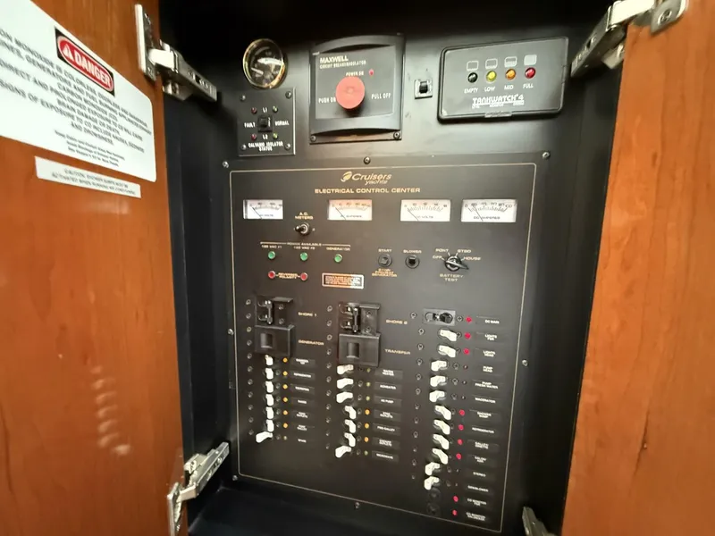 Slide: The Image of Cruisers 370 Express 2004 - 5574267