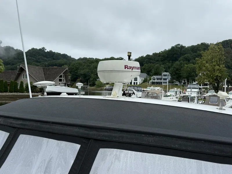 Slide: The Image of Cruisers 370 Express 2004 - 5574314