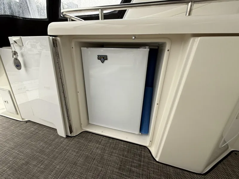 Slide: The Image of Cruisers Yachts 370 Express 2004 - 5574285