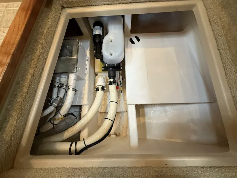 Slide: The Image of Cruisers Yachts 370 Express 2004 - 5574239