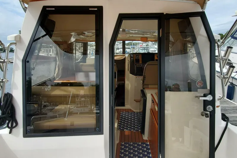 Slide: The Image of Ranger Tug R-25 LE 2021 - 5575101