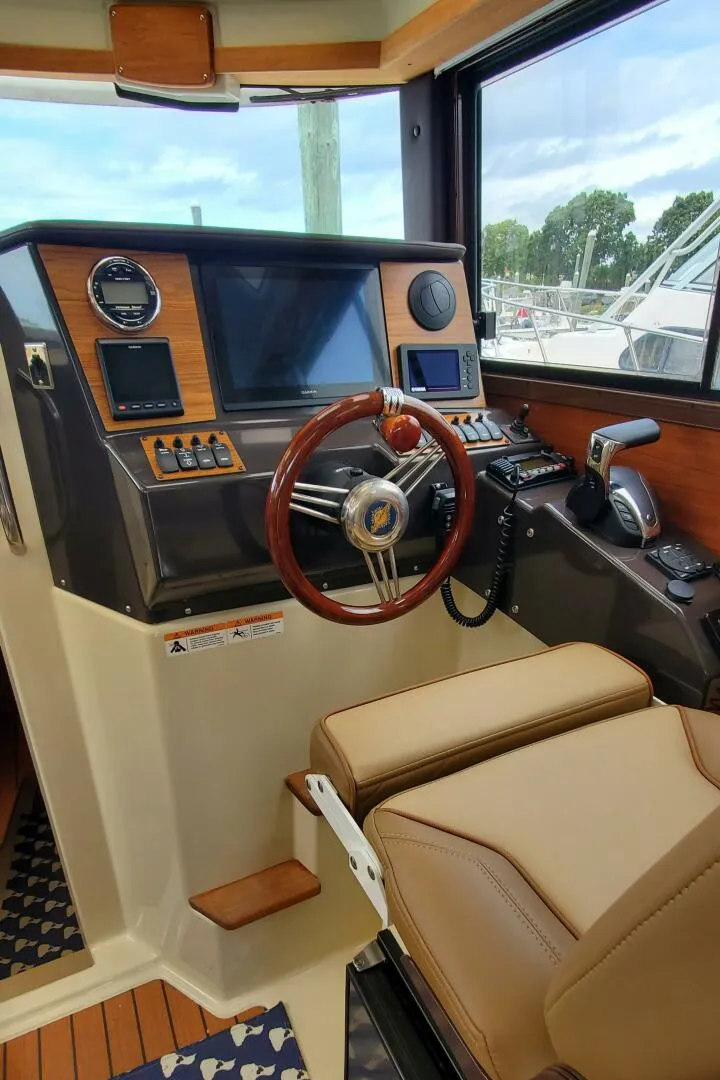 Slide: The Image of Ranger Tug R-25 LE 2021 - 5575093