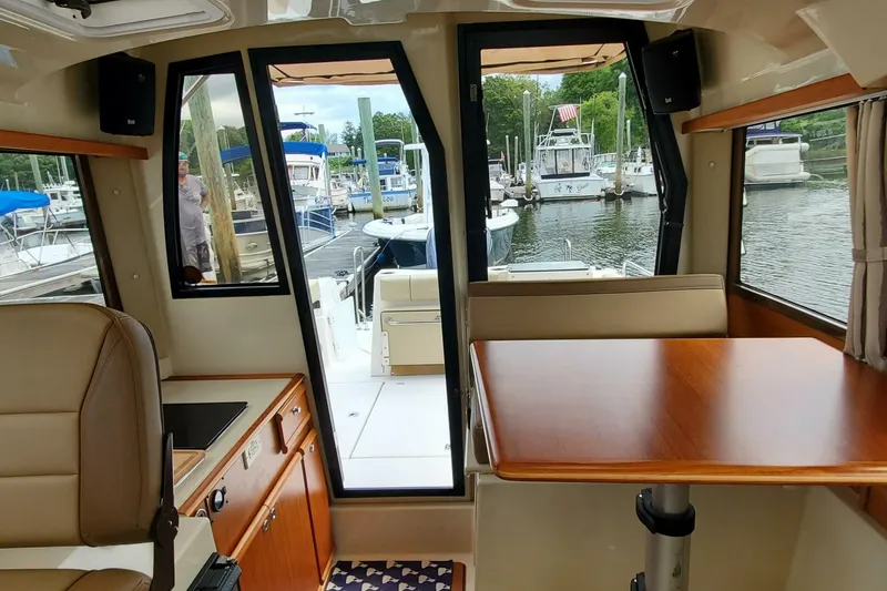 Slide: The Image of Ranger Tug R-25 LE 2021 - 5575103