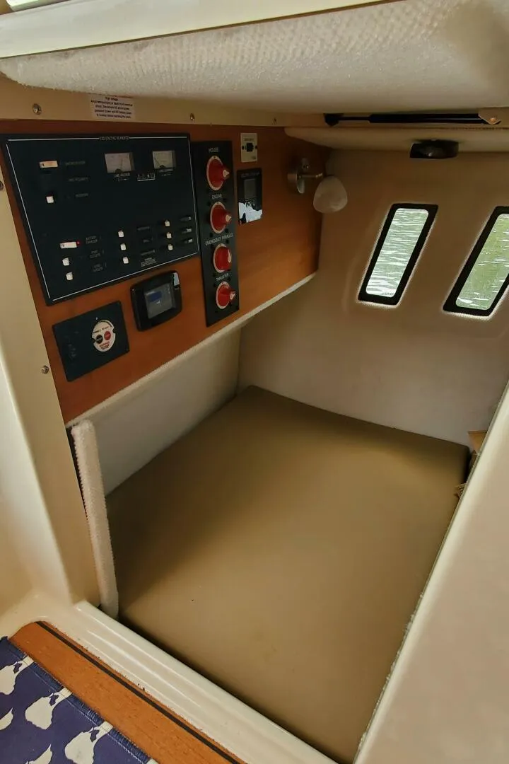 Slide: The Image of Ranger Tug R-25 LE 2021 - 5575102