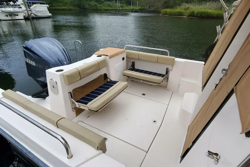 Slide: The Image of Ranger Tug R-25 LE 2021 - 5575105