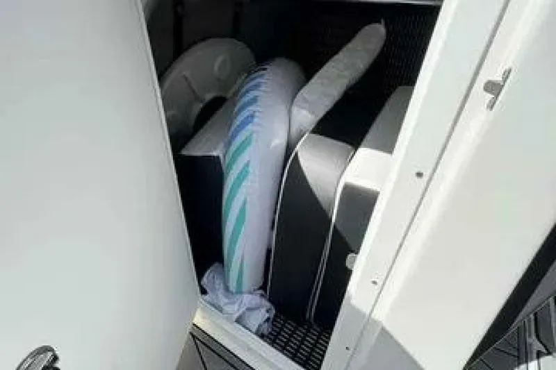 Slide: The Image of Monterey 275SS 2023 - 5575435