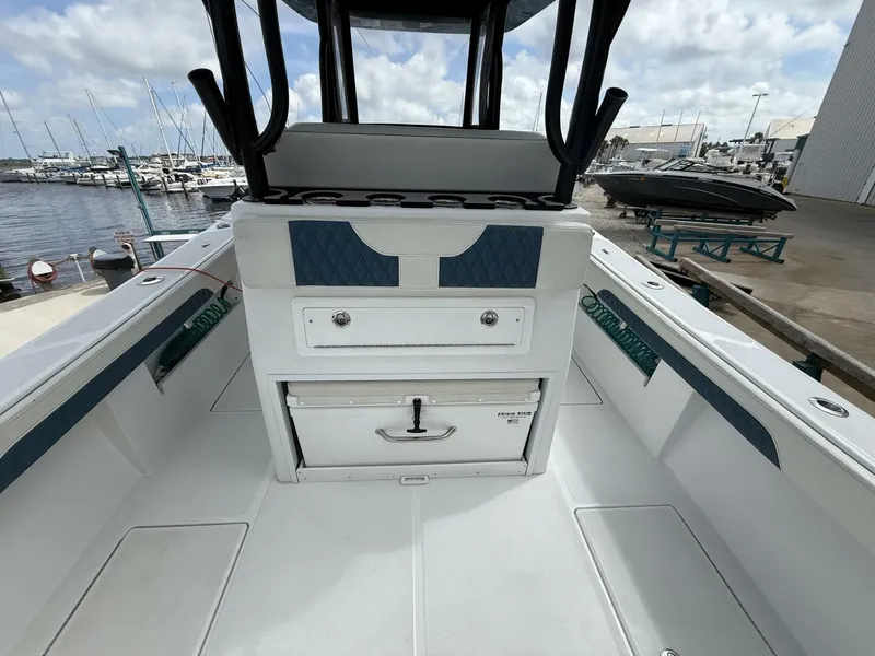 Slide: The Image of Front Runner 33 2023 - 5672594