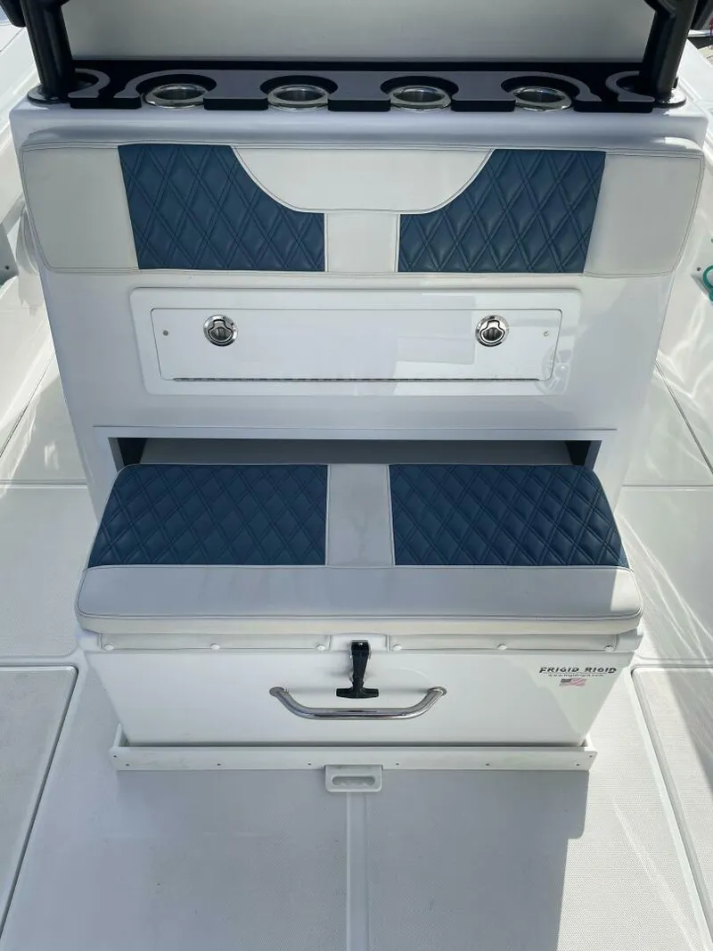 Slide: The Image of Front Runner 33 2023 - 5575440