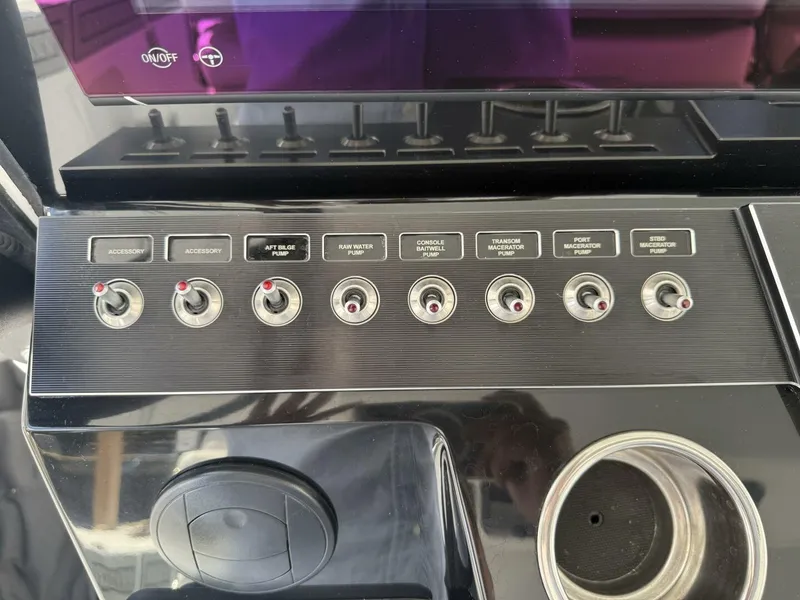 Slide: The Image of Wellcraft 352 Fisherman 2022 - 5588286