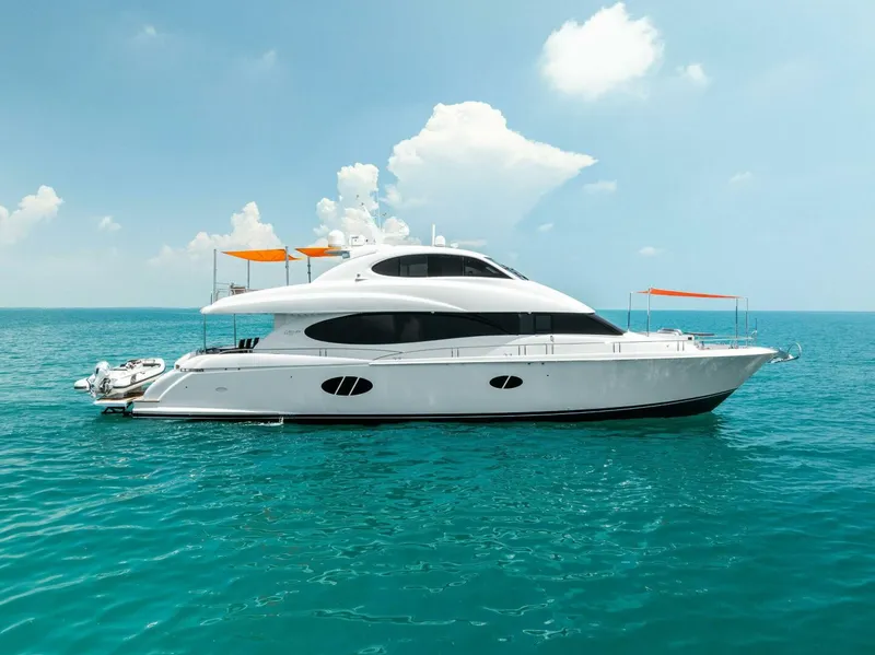 The Image of 2006 Lazzara 84 Skylounge Voyager - 5595147