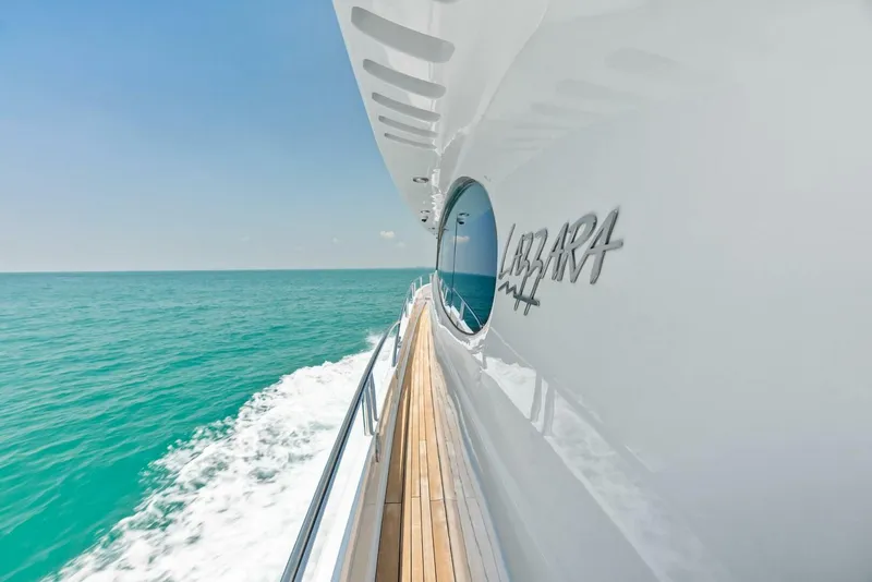 Slide: The Image of Lazzara Yachts 84 Skylounge 2006 - 5595227