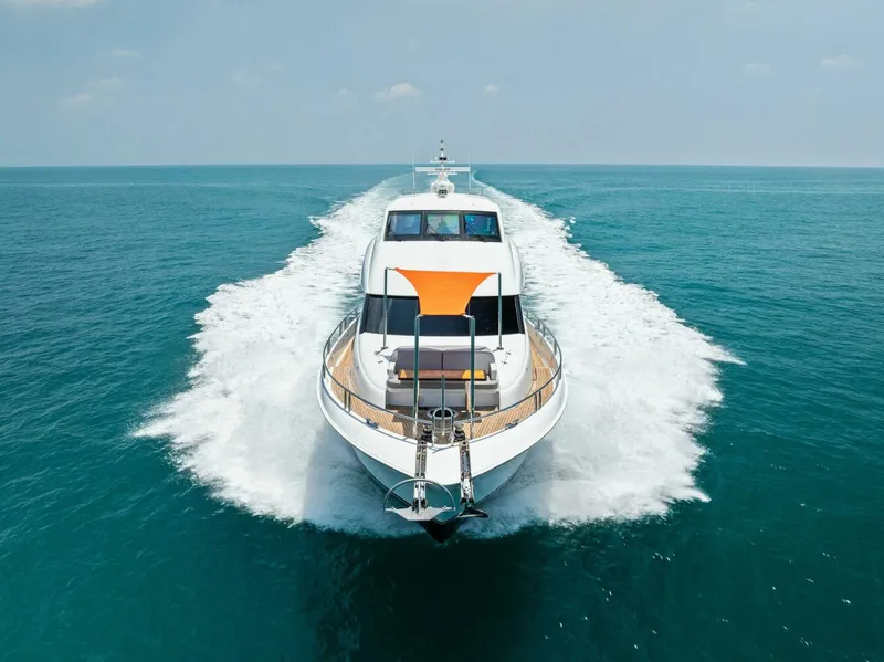 Slide: The Image of Lazzara Yachts 84 Skylounge 2006 - 5595443
