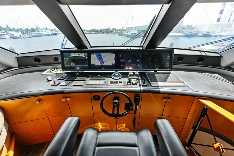 Slide: The Image of Lazzara Yachts 84 Skylounge 2006 - 5595183