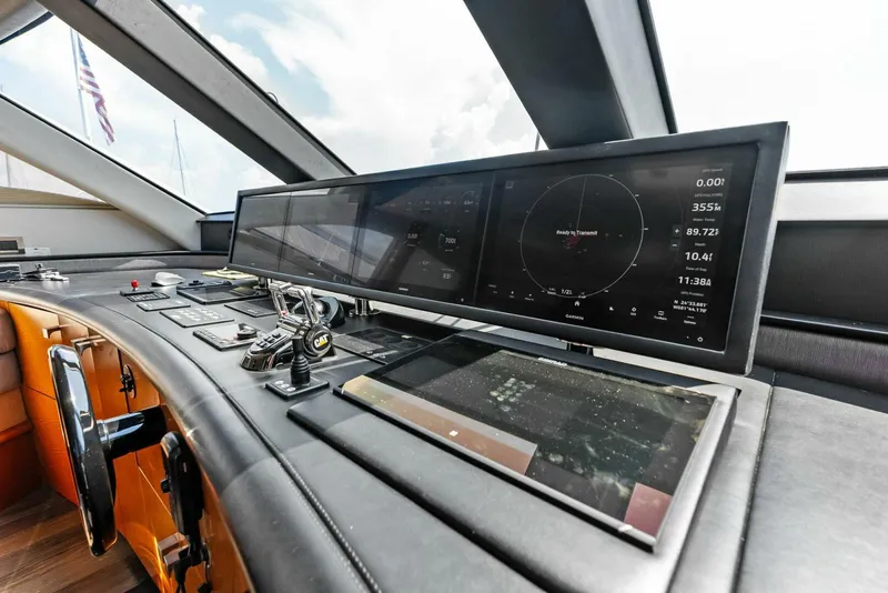 Slide: The Image of Lazzara Yachts 84 Skylounge 2006 - 5595185