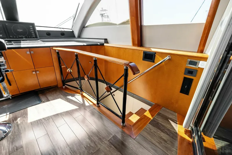 Slide: The Image of Lazzara Yachts 84 Skylounge 2006 - 5595188