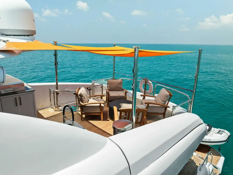 Slide: The Image of Lazzara Yachts 84 Skylounge 2006 - 5595432