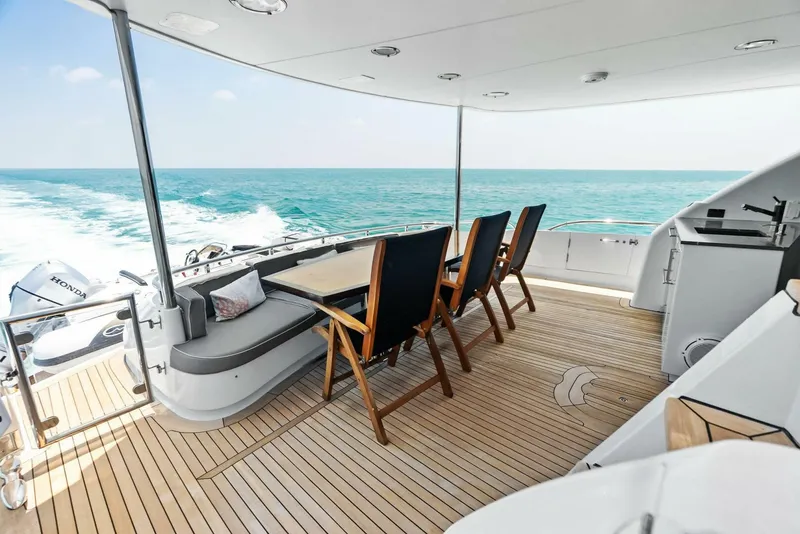 Slide: The Image of Lazzara Yachts 84 Skylounge 2006 - 5595220
